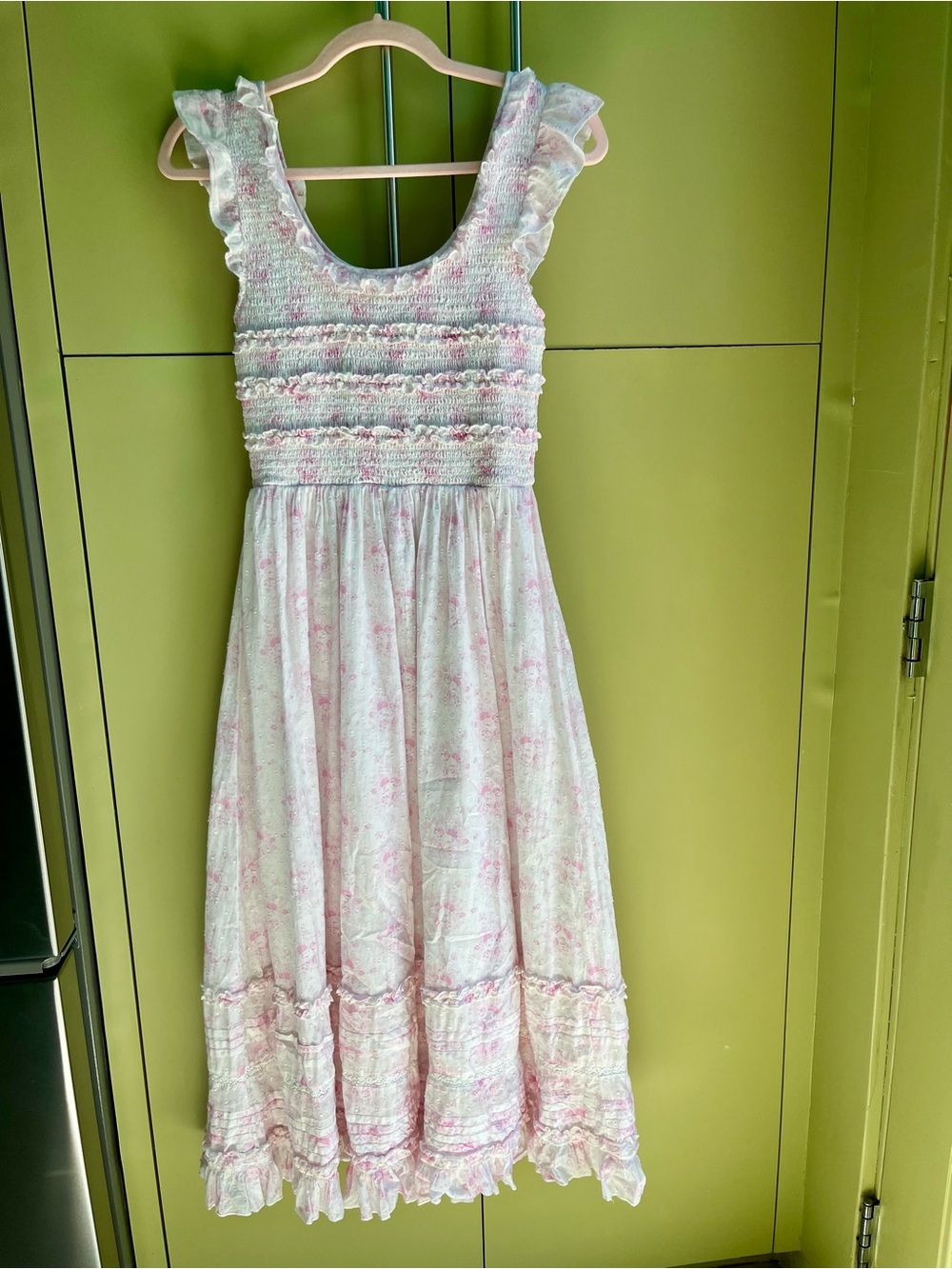Smocked Ruffle-Sleeve Casual Midi Dress in Light Pink and White NWOT